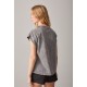 CAMISETA ESTAMPADO ESCUDO CON TACHAS GRIS SM