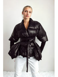 ABRIGO NEGRO CON ALAS MURCIÉLAGO