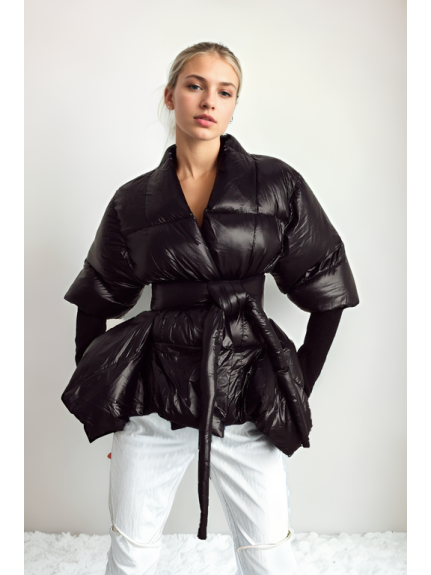 ABRIGO NEGRO CON ALAS MURCIÉLAGO