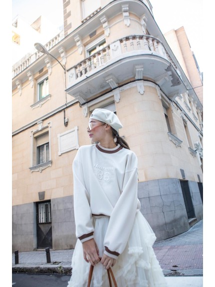 SUDADERA CON ESCUDO COLOR CRUDO