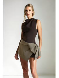 VESTIDO MINI MARRÓN CON LAZO EN CONTRASTE